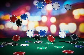 Người dùng đăng nhập và chơi slot nổ hũ trên điện thoại tại five888
